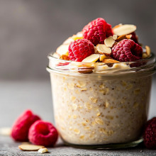 Fresh Raspberry Almond Overnight Oats