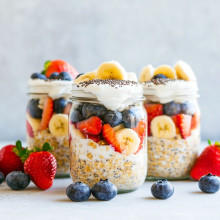 Collagen-Boosted Overnight Oats in Mason Jars