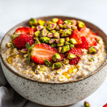  Pistachio Strawberry Overnight Oats 