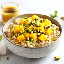  Pistachio Mango Overnight Oats 