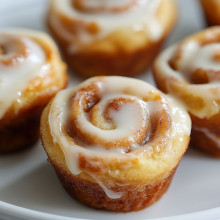  Cinnamon Roll Muffin Bites 