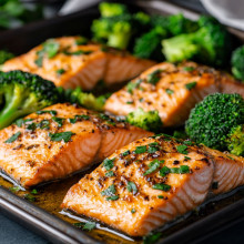  Sheet Pan Salmon with Garlic Broccoli 