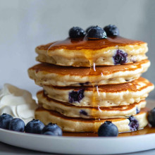 Easy Blueberry Pancakes with Maple Syrup
