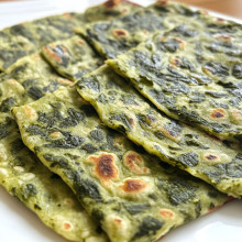 2-Ingredient Spinach Flatbread