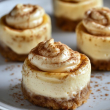 Cinnamon Roll Mini Cheesecake